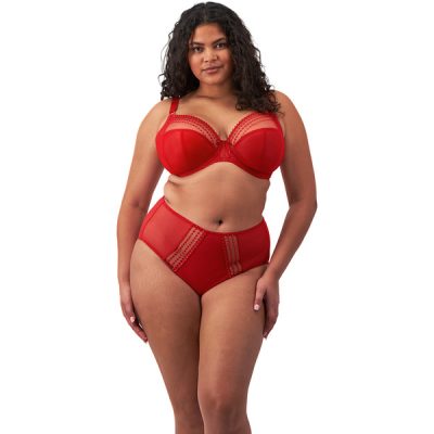 MATILDA-HAUTE_RED-UW_PLUNGE_BRA-EL8900-FULL_BRIEF-EL8906-F-TRADE-3000-AW24 Kobieta o pełnych kształtach w czerwonym komplecie: biustonosz z fiszbinami i majtki z wysokim stanem